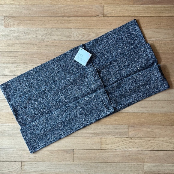 Lululemon Vinyasa Scarf - Picture 1 of 6